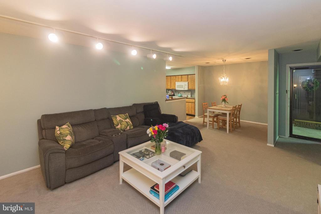 79 W BLUEBELL LANE