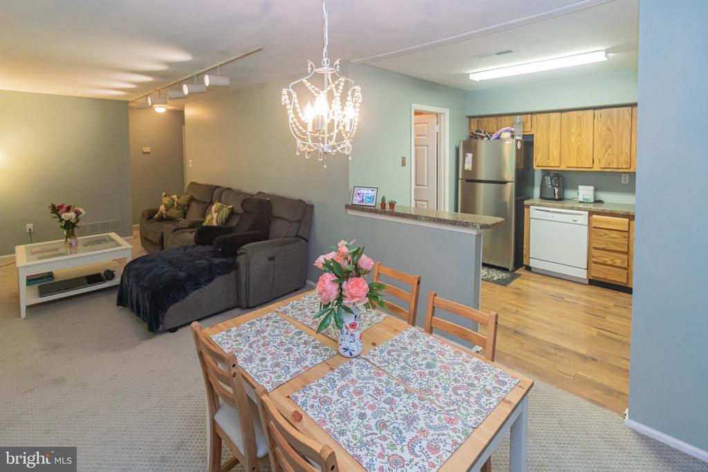 79 W BLUEBELL LANE