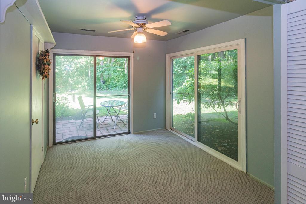 79 W BLUEBELL LANE