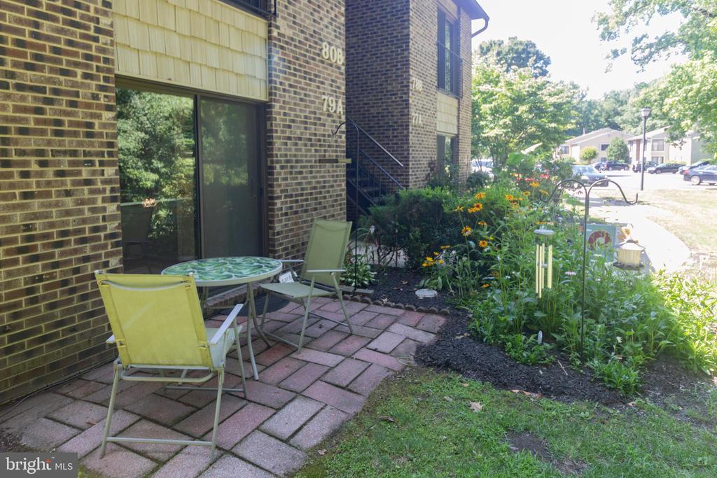 79 W BLUEBELL LANE