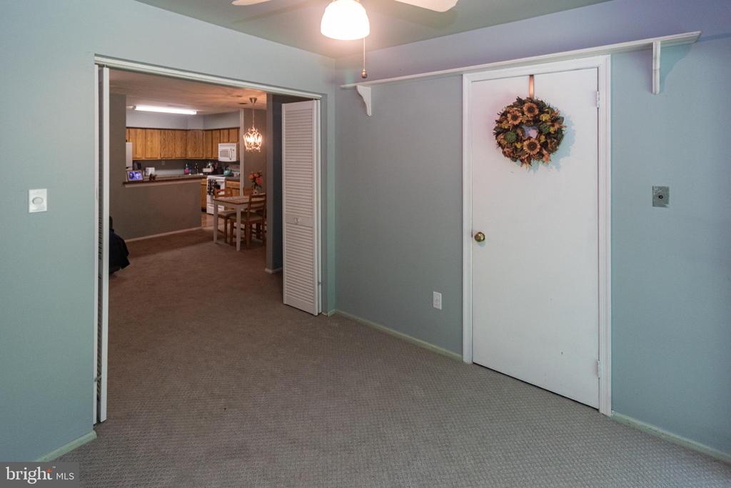 79 W BLUEBELL LANE