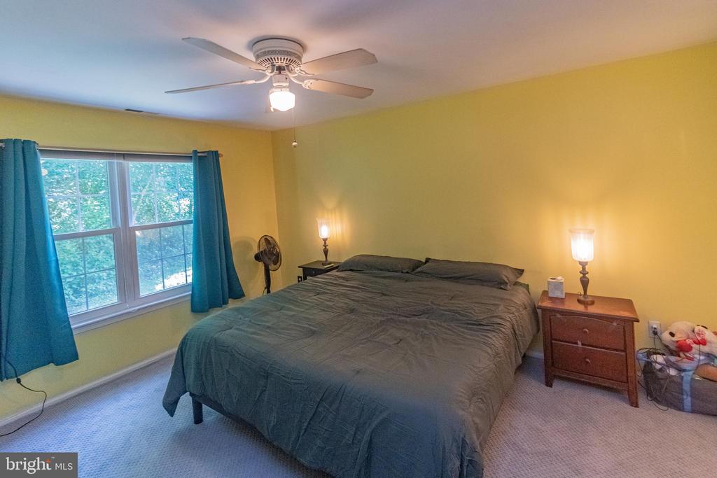 79 W BLUEBELL LANE