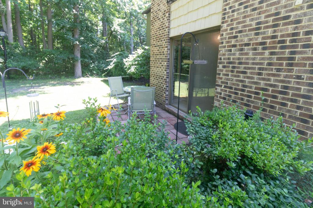 79 W BLUEBELL LANE