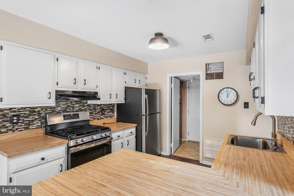 12 FAIRWAY COURT