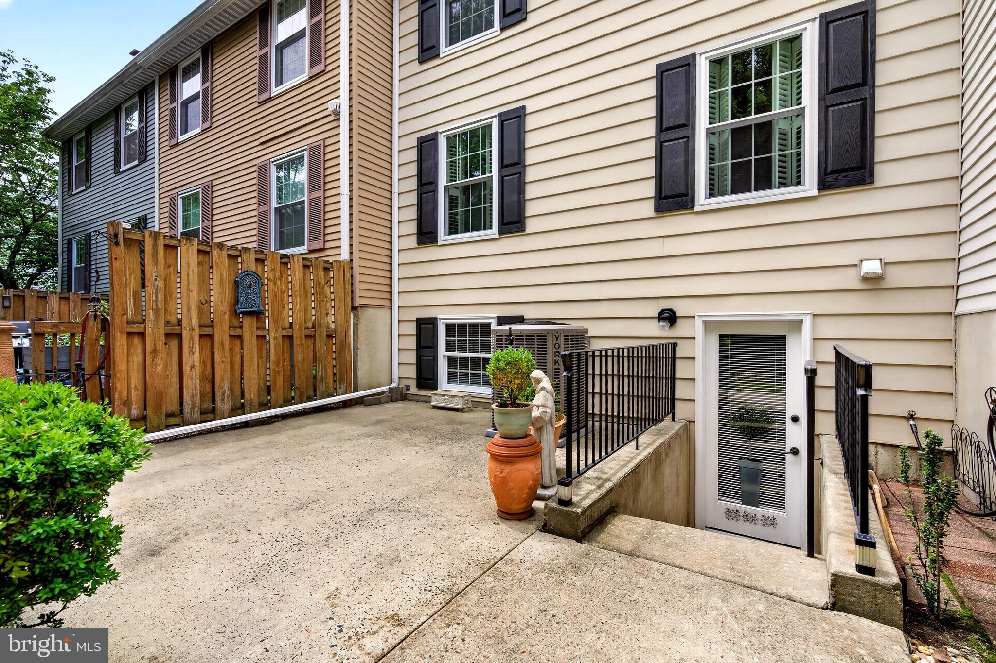 77 DORCHESTER CIRCLE
