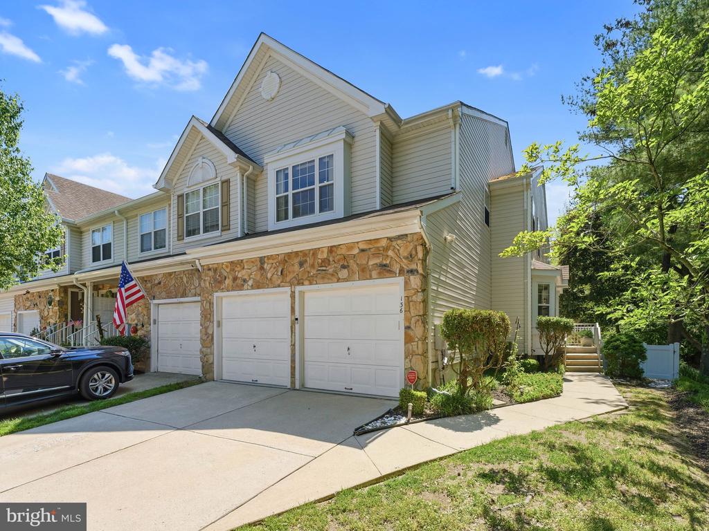136 BUCKINGHAM WAY