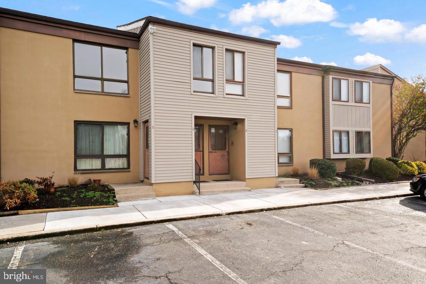 6 ASHLEY COURT