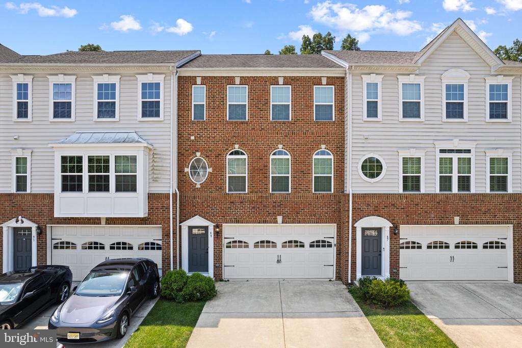 89 ISABELLE COURT