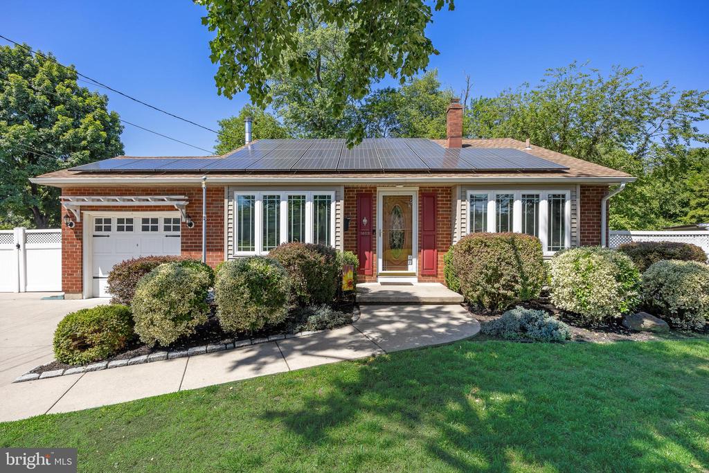 1403 GLENVIEW DRIVE