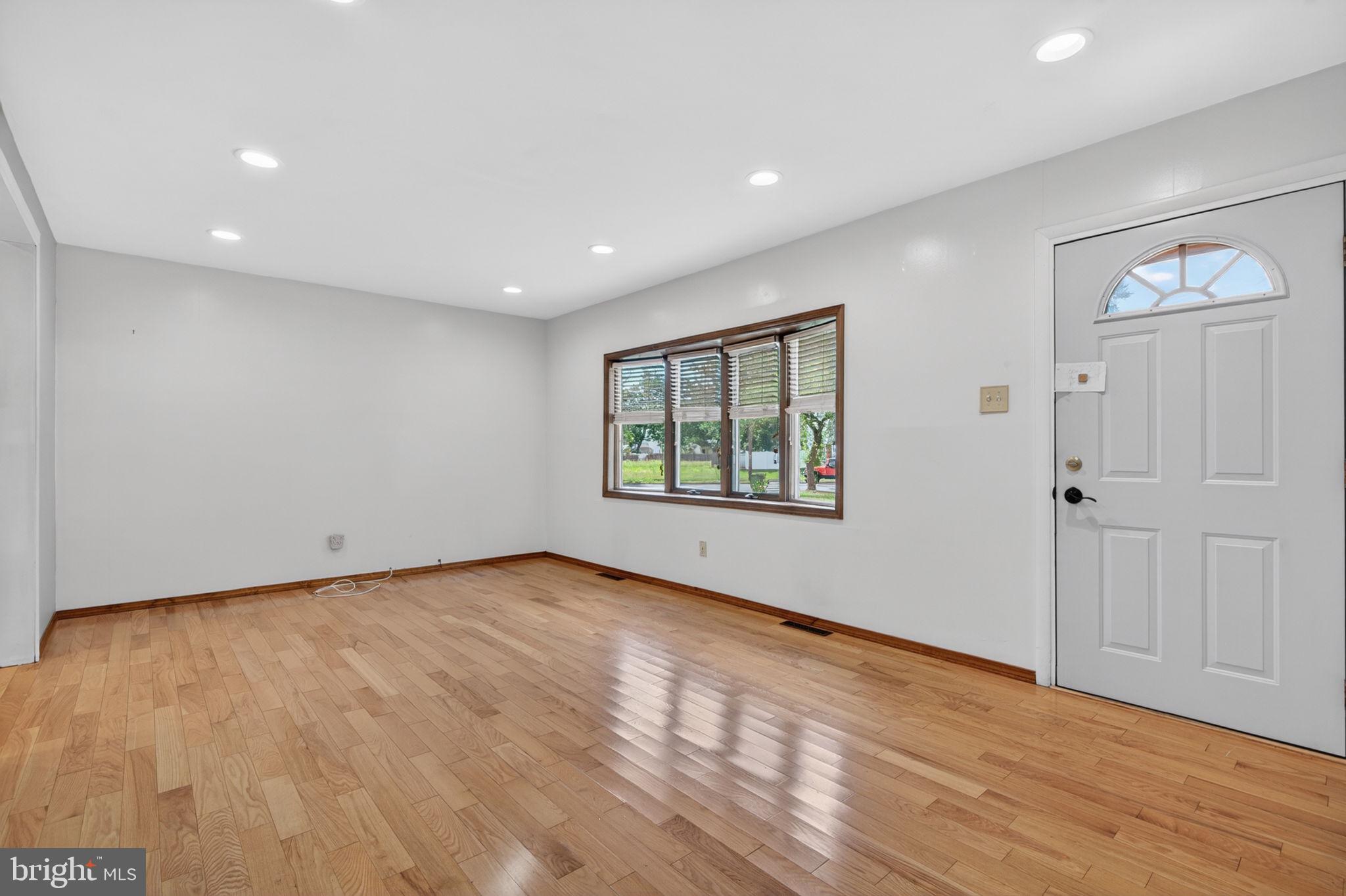 43 ABINGTON AVENUE