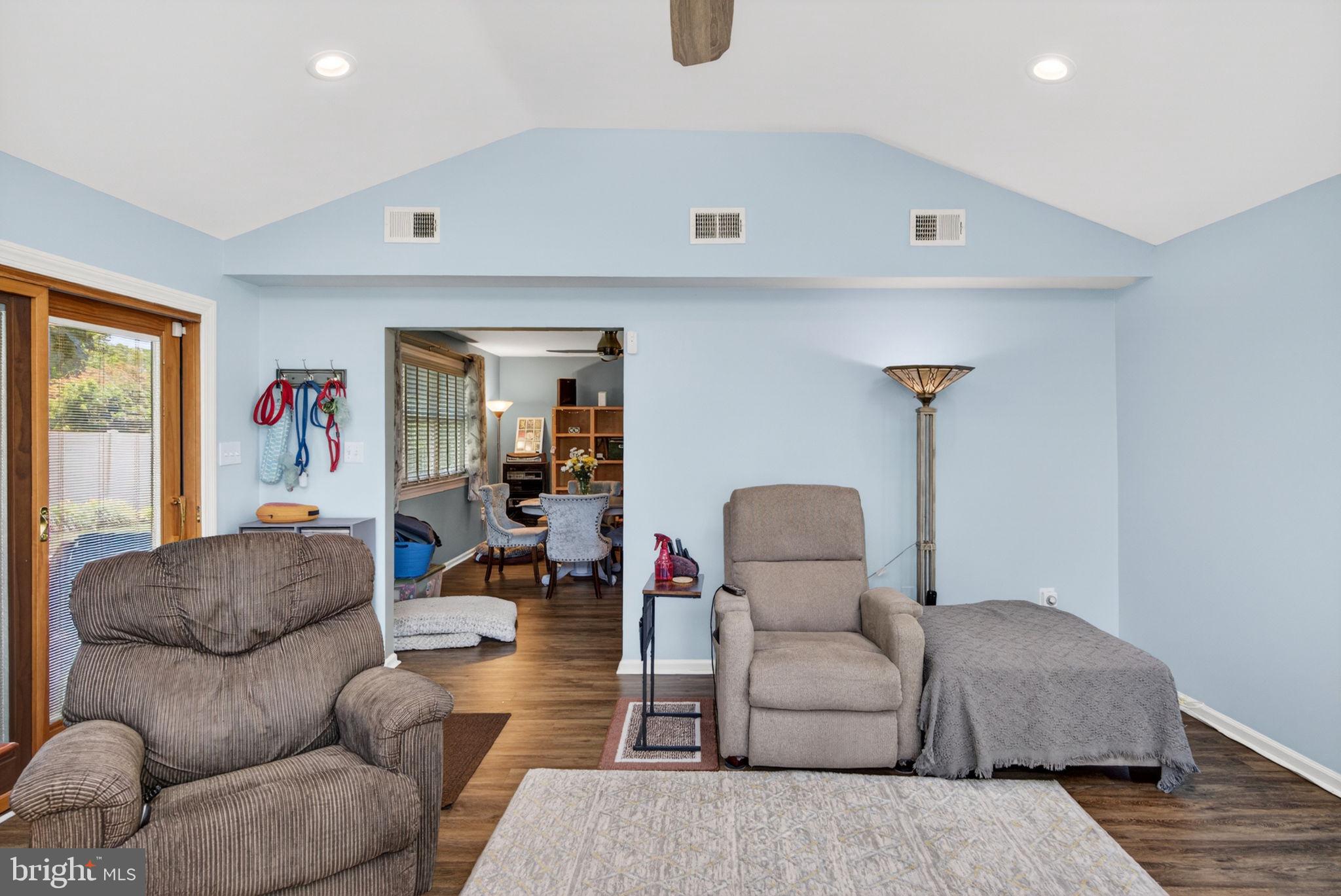 202 WELLINGTON DRIVE