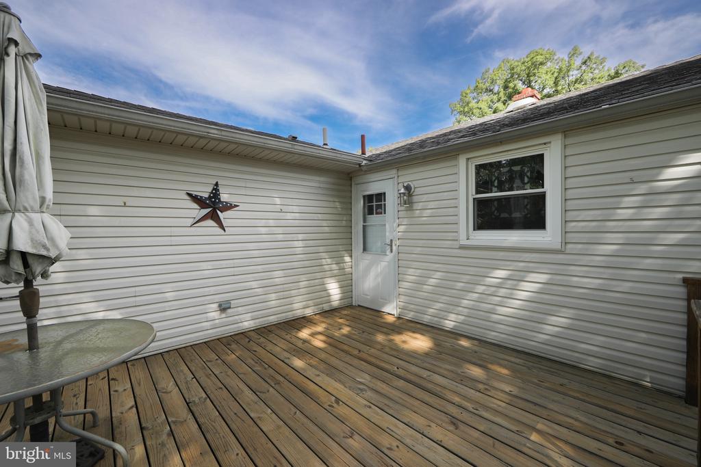 108 W HENRY STREET