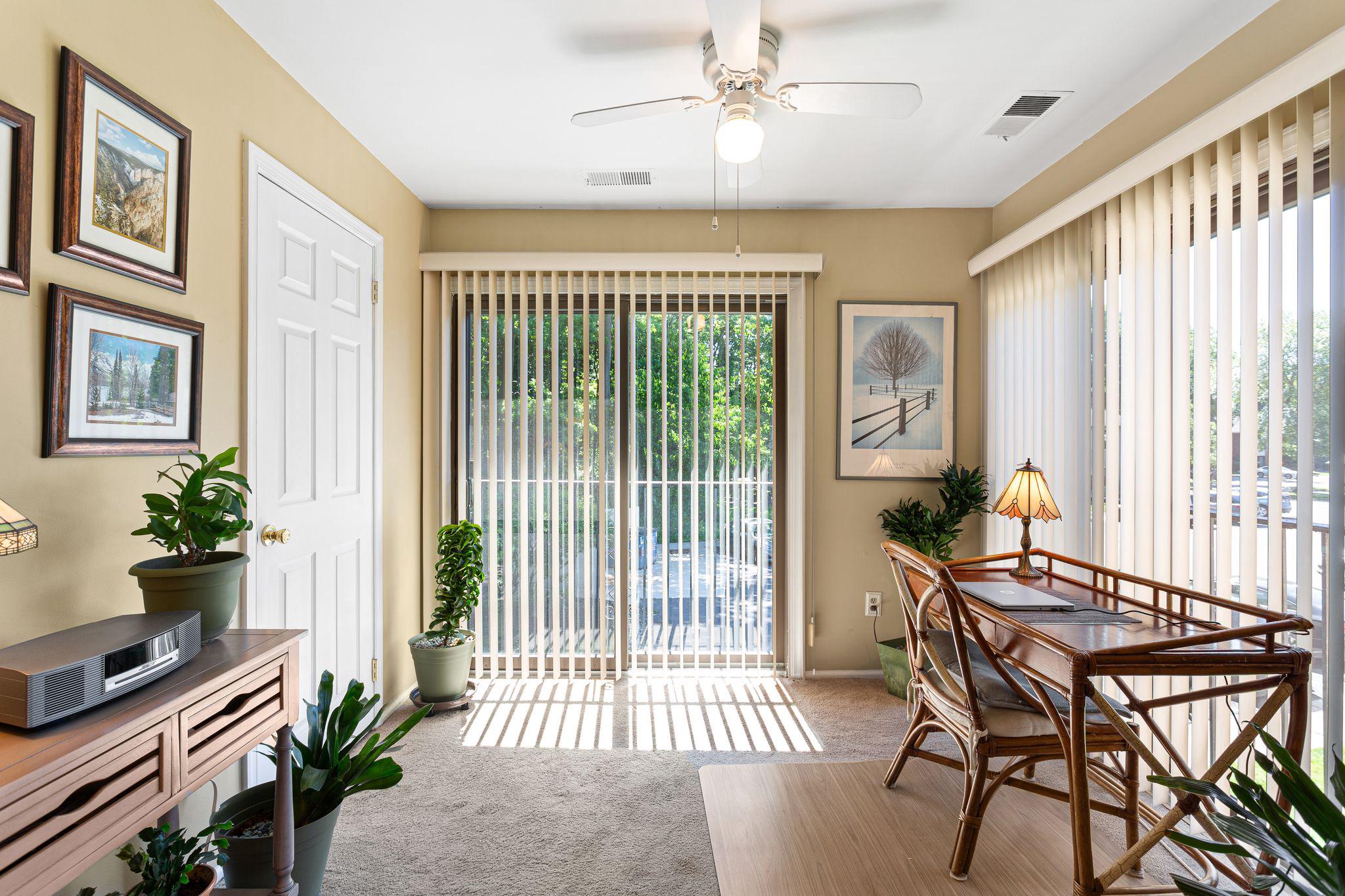 84 W BLUEBELL LANE