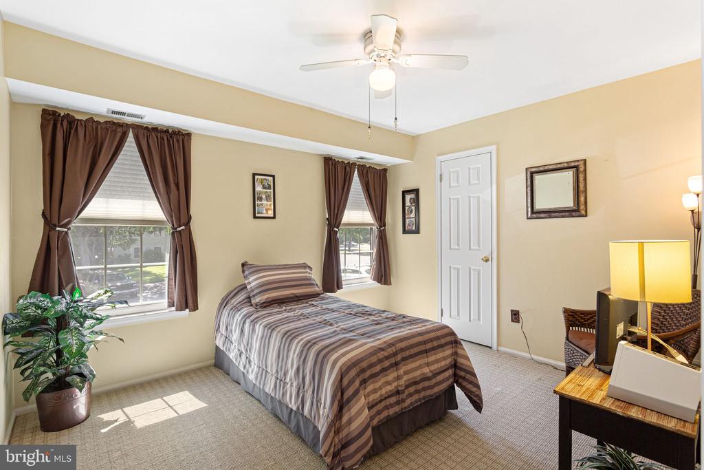 84 W BLUEBELL LANE