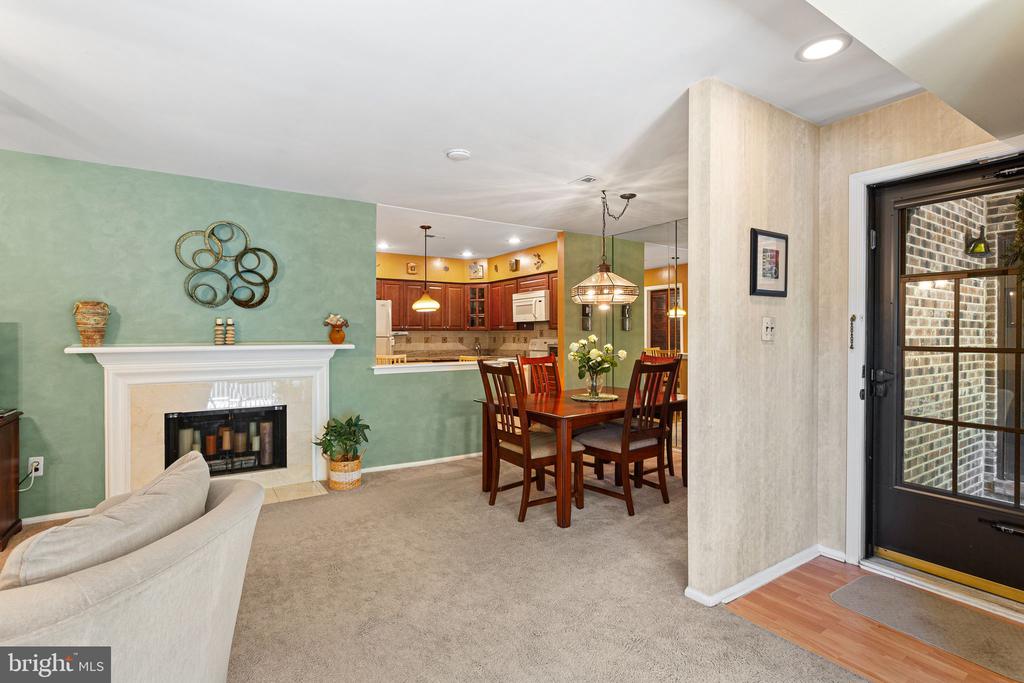 84 W BLUEBELL LANE