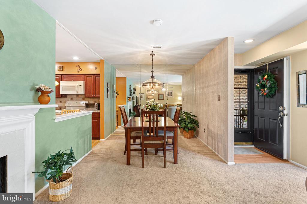 84 W BLUEBELL LANE