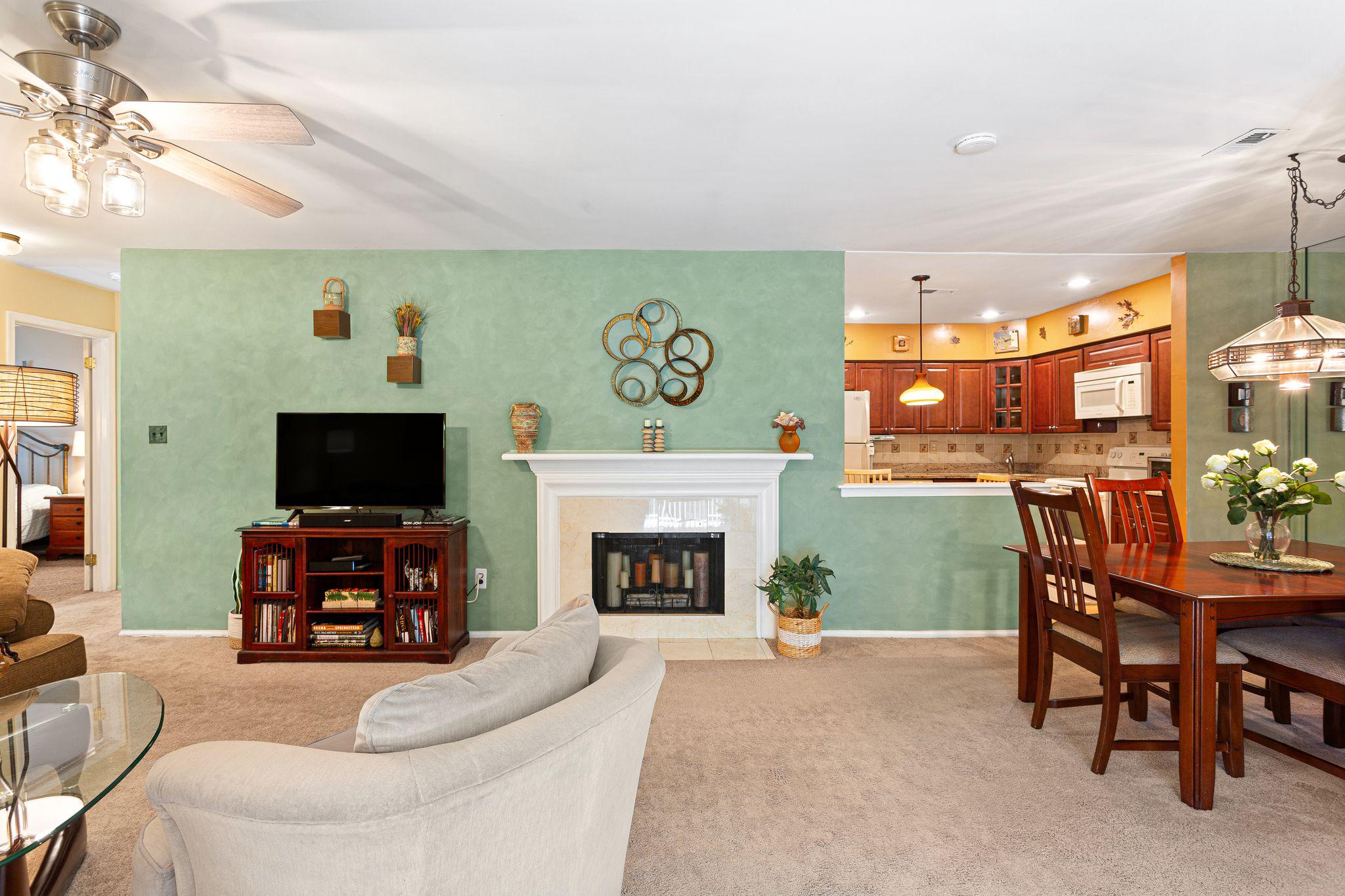 84 W BLUEBELL LANE