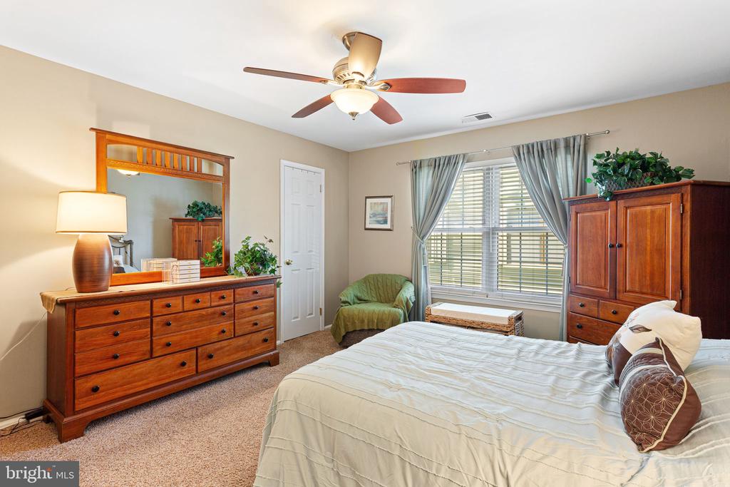 84 W BLUEBELL LANE