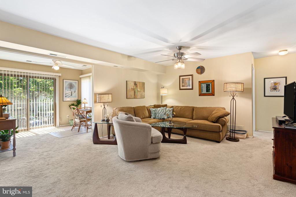 84 W BLUEBELL LANE