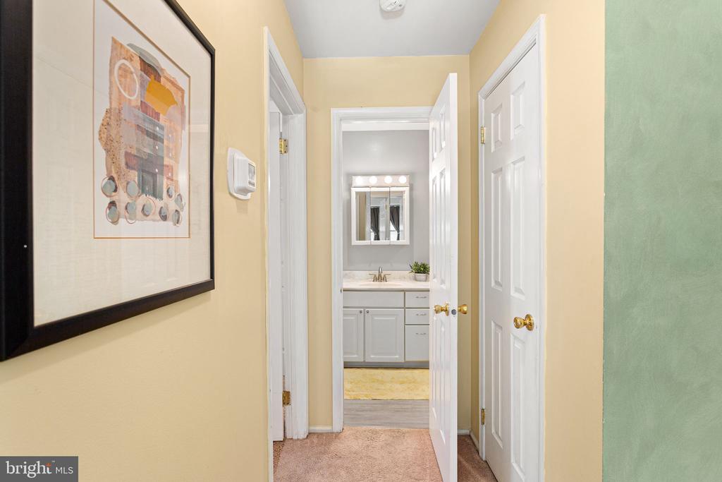 84 W BLUEBELL LANE
