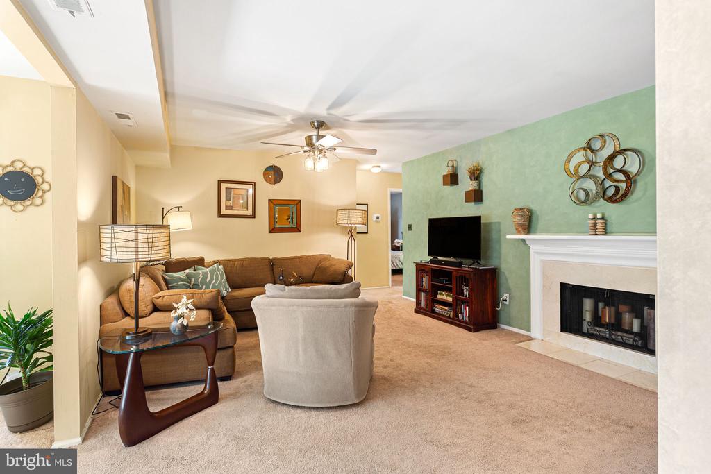 84 W BLUEBELL LANE