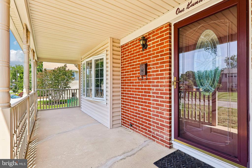 102 CAMBRIDGE DRIVE