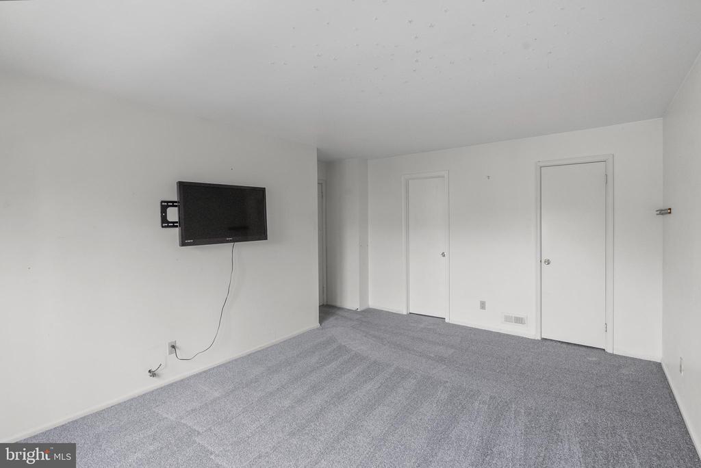 164 BRADFORD COURT B