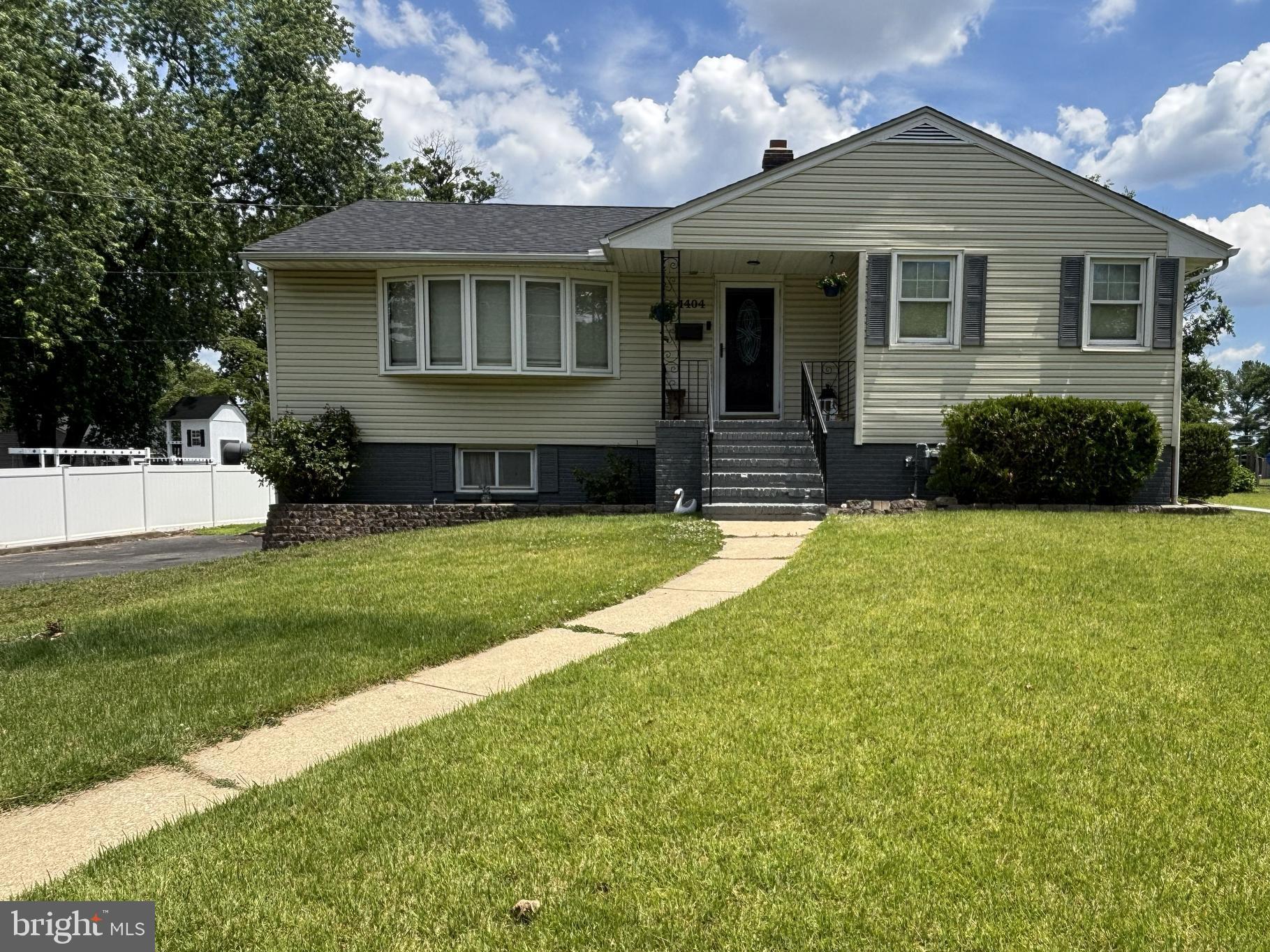 1404 MORGAN AVENUE