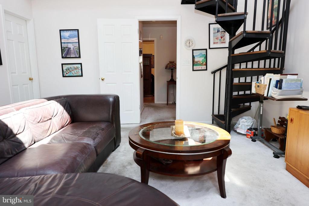 134 LAMPLIGHTER COURT