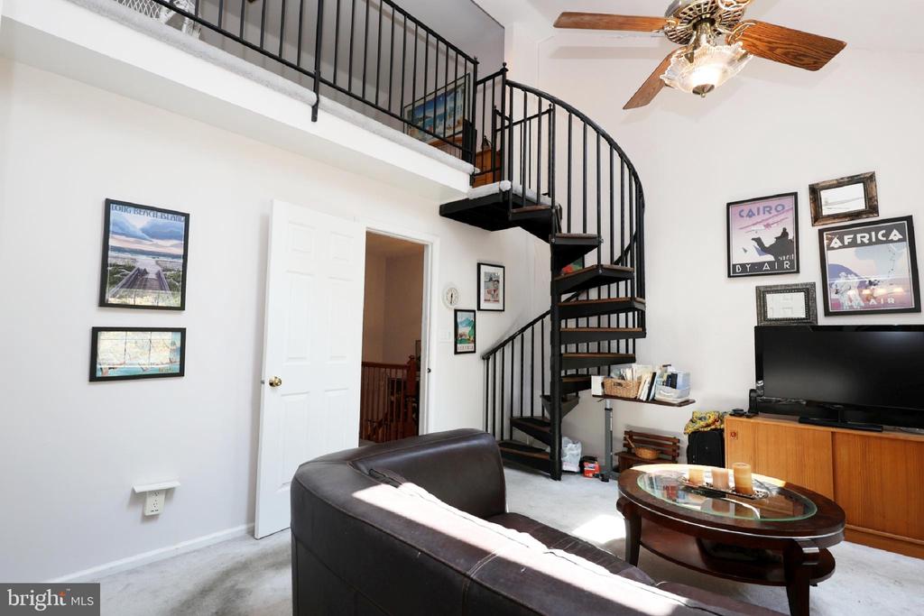134 LAMPLIGHTER COURT