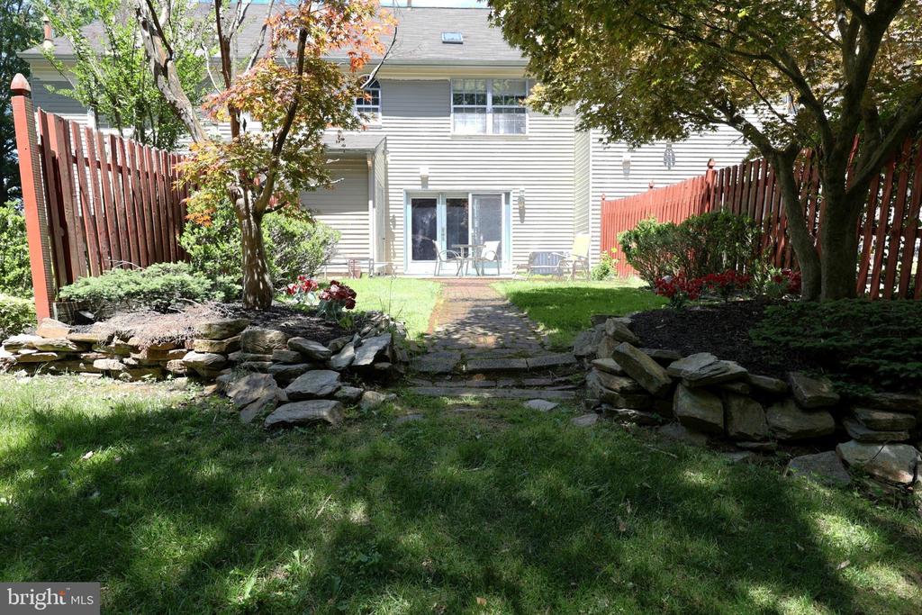 134 LAMPLIGHTER COURT
