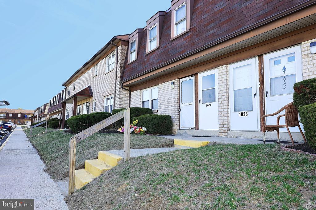 1023 JARDIN COURT