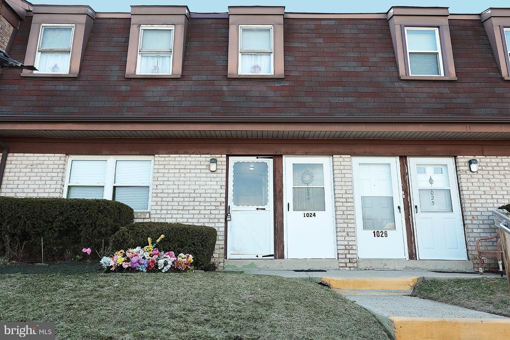 1023 JARDIN COURT