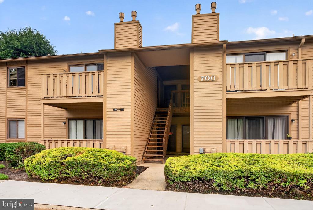 714 WOODHOLLOW DR