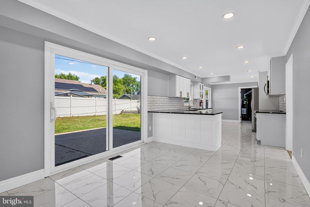 21 GARNER LANE