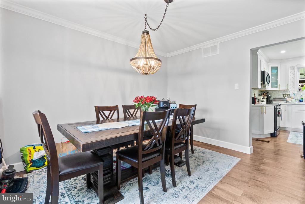 2 LEE COURT