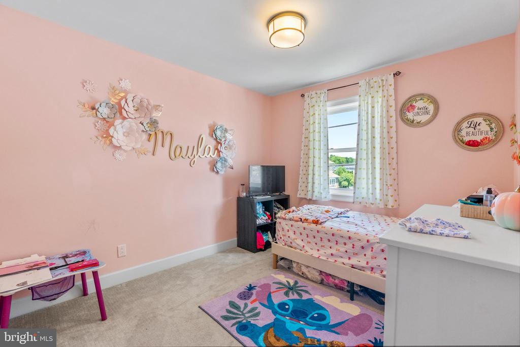 2 LEE COURT