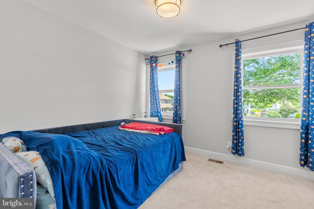 2 LEE COURT