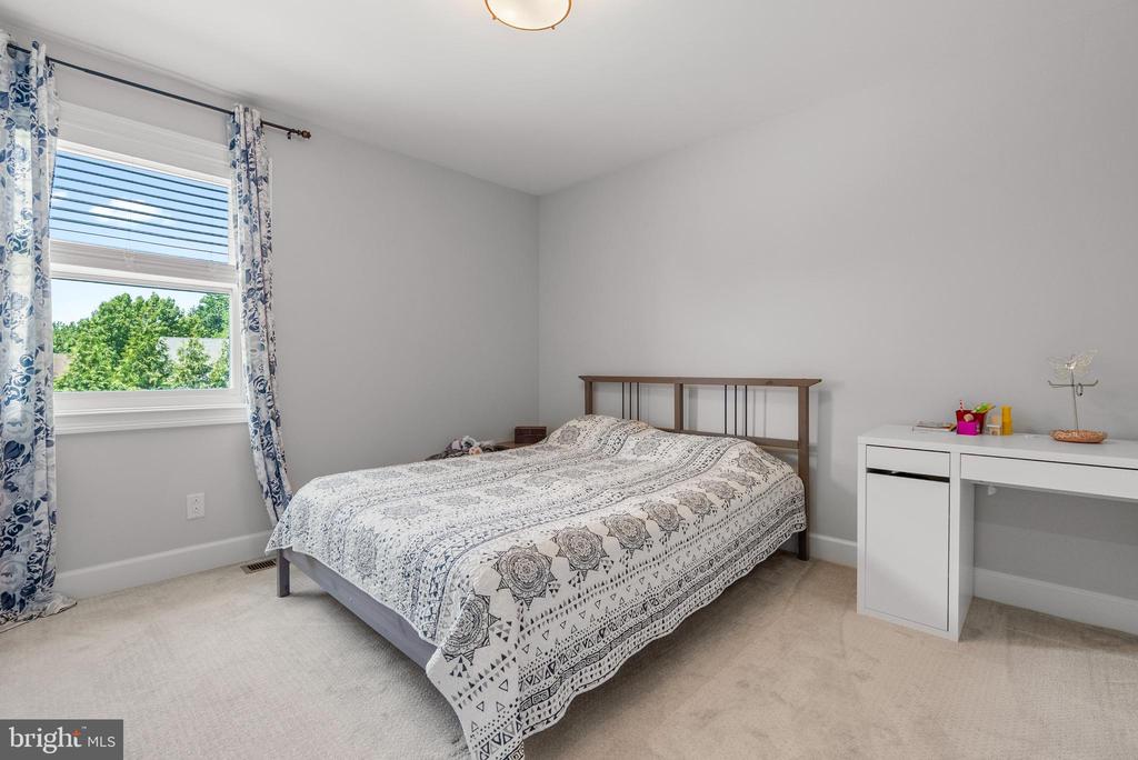 2 LEE COURT