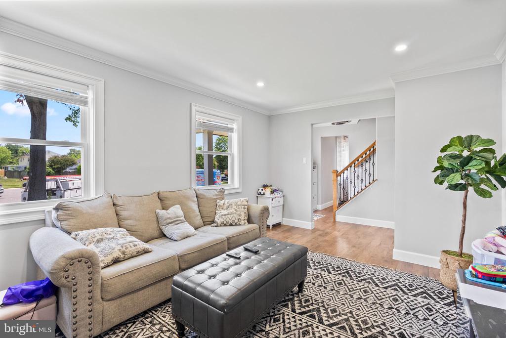 2 LEE COURT