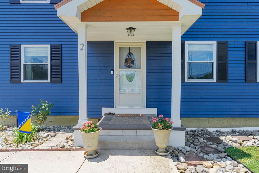 2 LEE COURT
