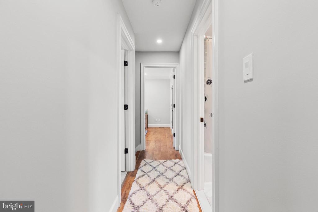 2 LEE COURT