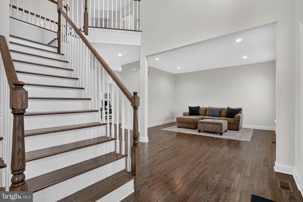 4 CHARLOTTE COURT