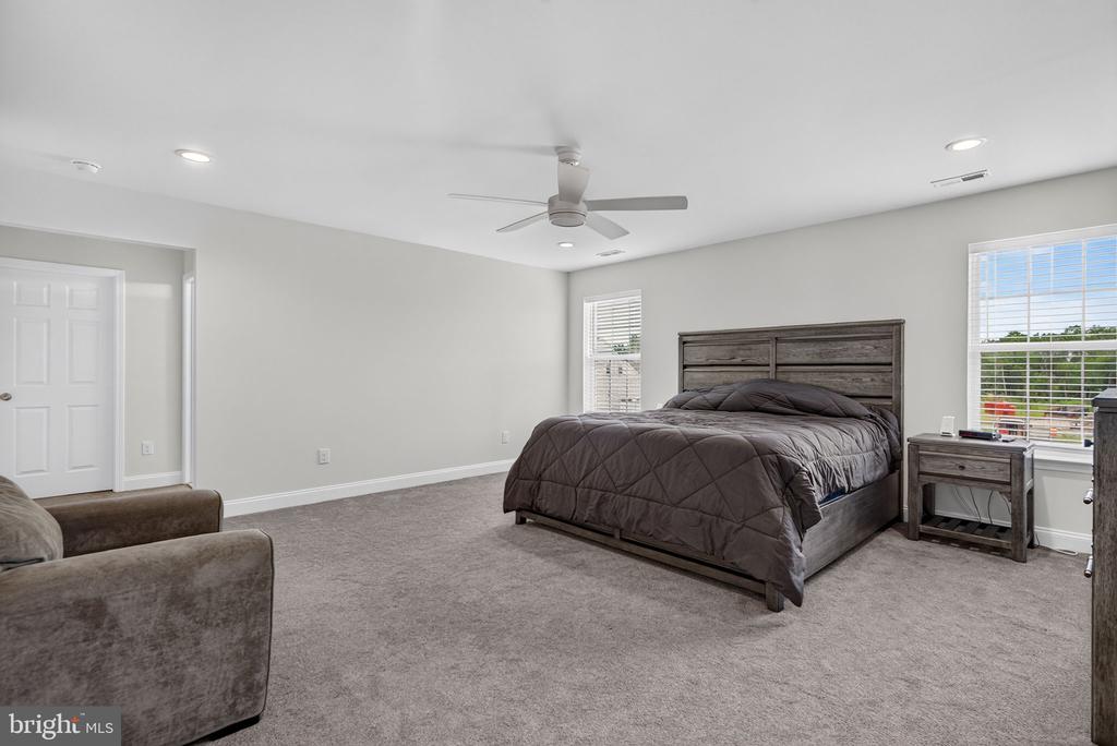4 CHARLOTTE COURT