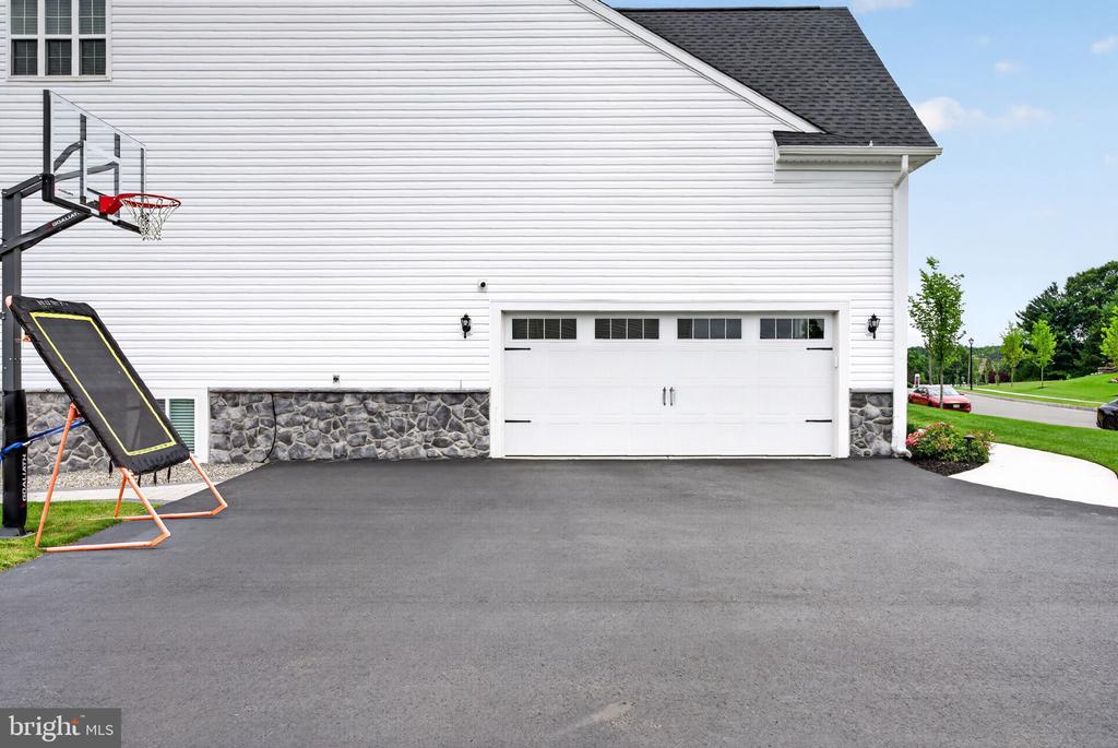 4 CHARLOTTE COURT