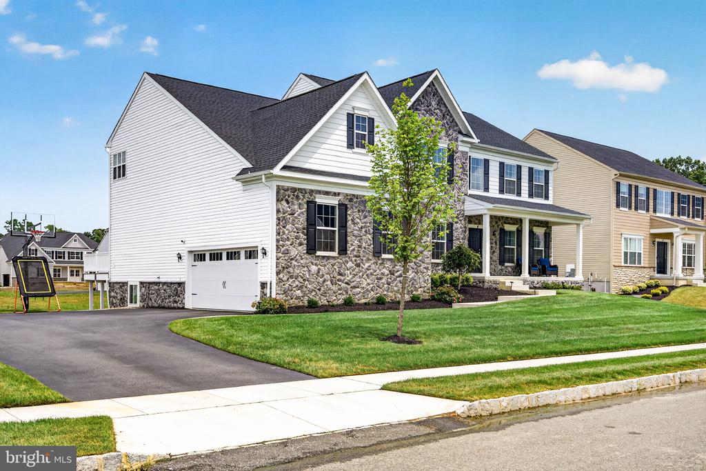 4 CHARLOTTE COURT