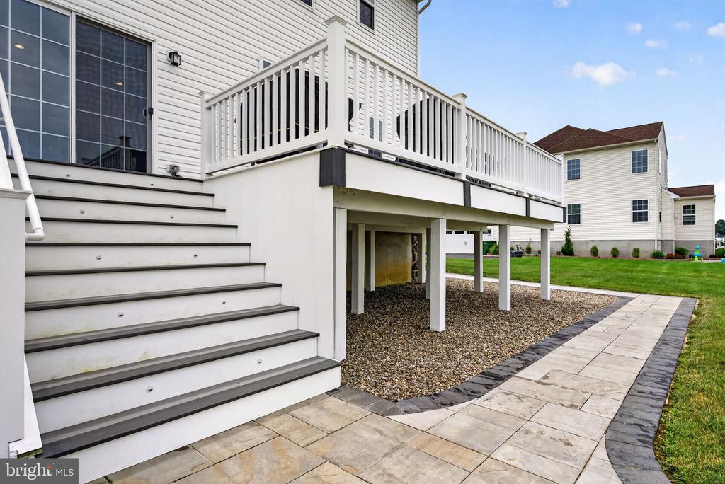 4 CHARLOTTE COURT