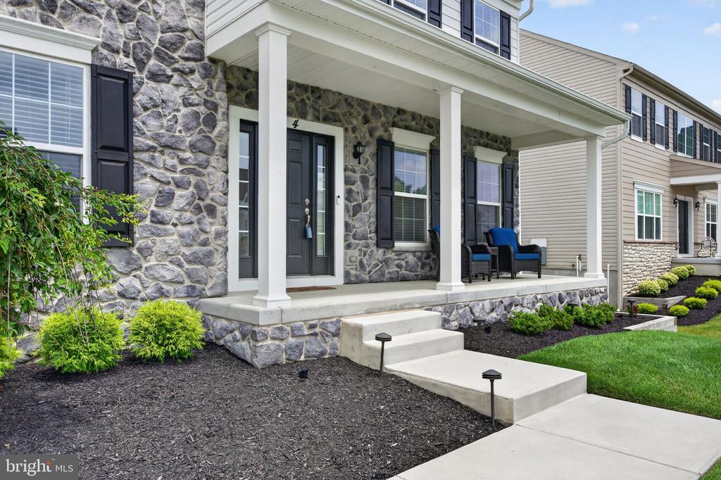 4 CHARLOTTE COURT