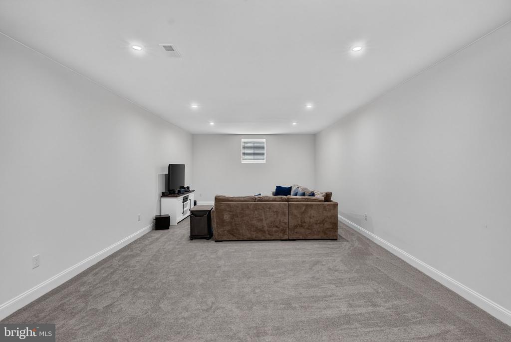4 CHARLOTTE COURT