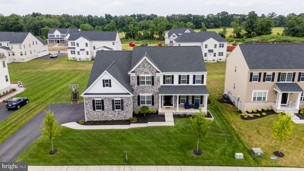 4 CHARLOTTE COURT